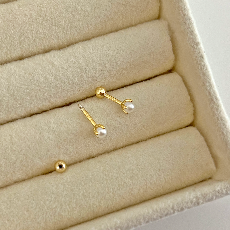 White Gold Clover Earring