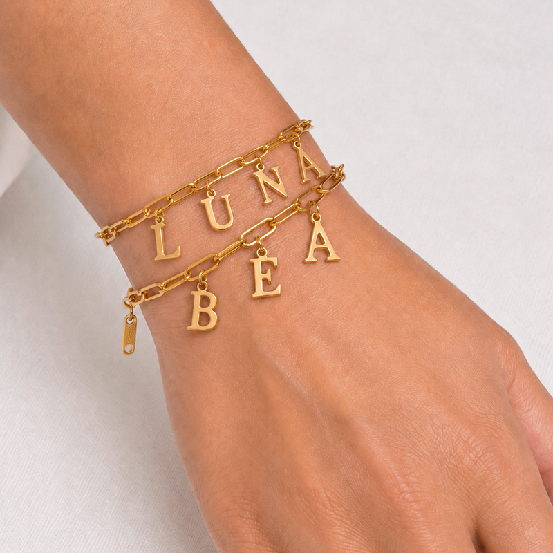 Bracciale a maglie con lettere personalizzate in oro