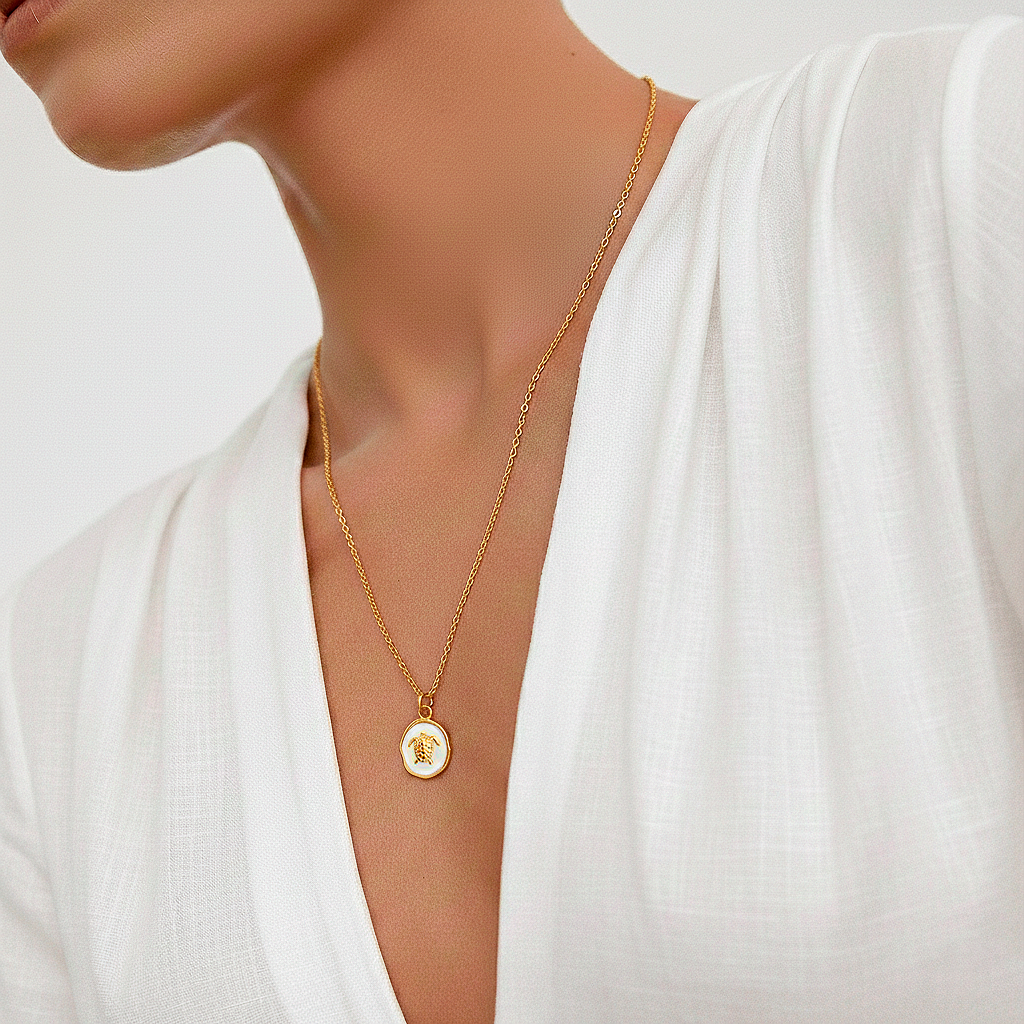 Collar White Sea Turtle Oro