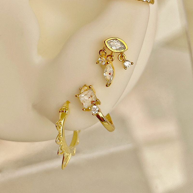 Axelia Gold Earrings