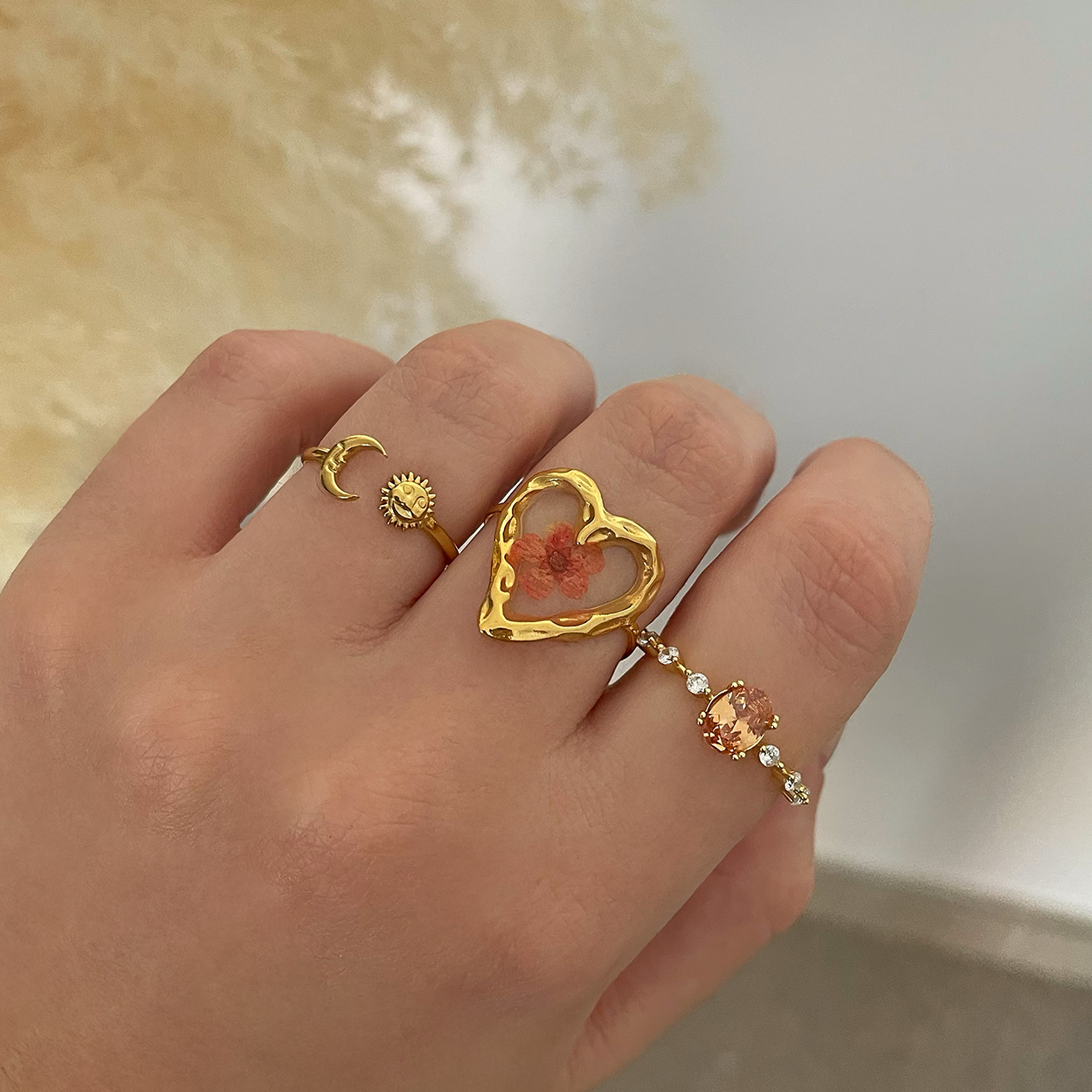 Anillo Corazón y Flores Oro