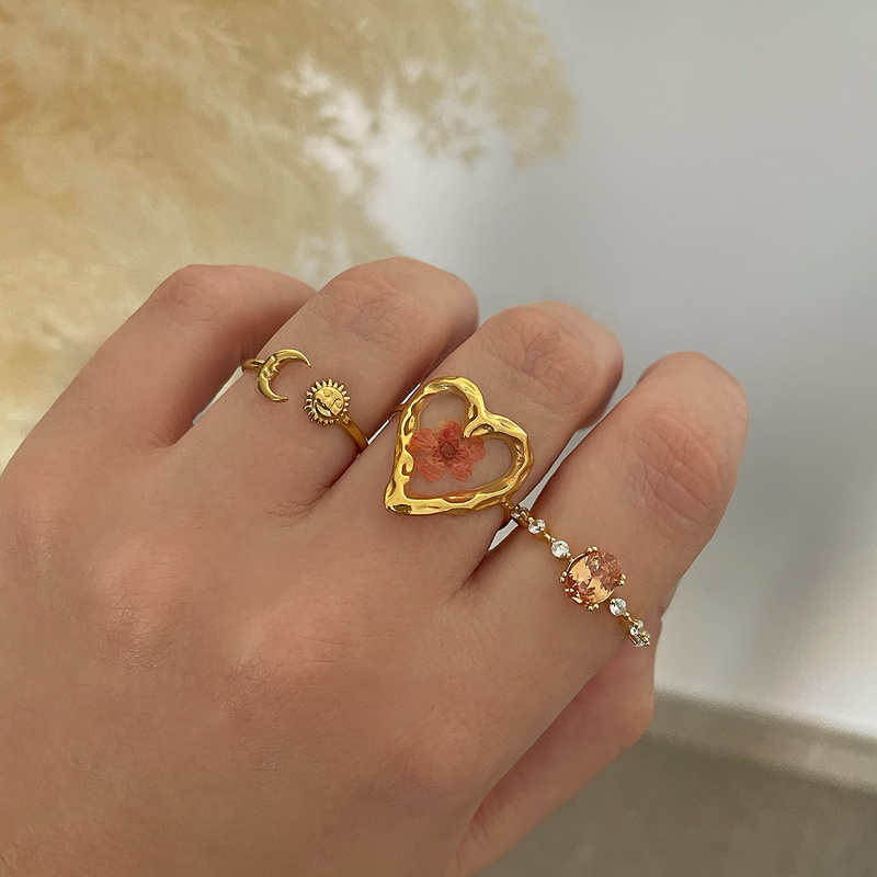 Anillo Corazón y Flores Oro