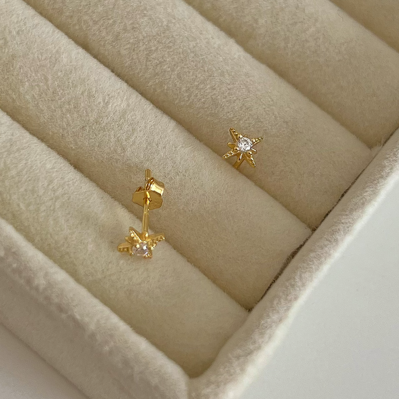 Gold Eyelashes Earring