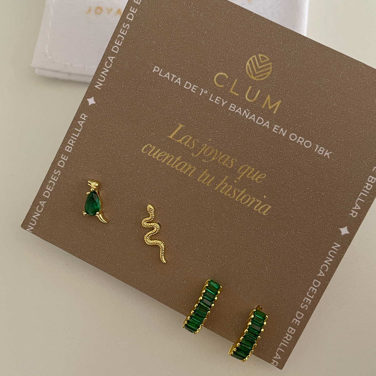 Pendiente Green Dino Oro