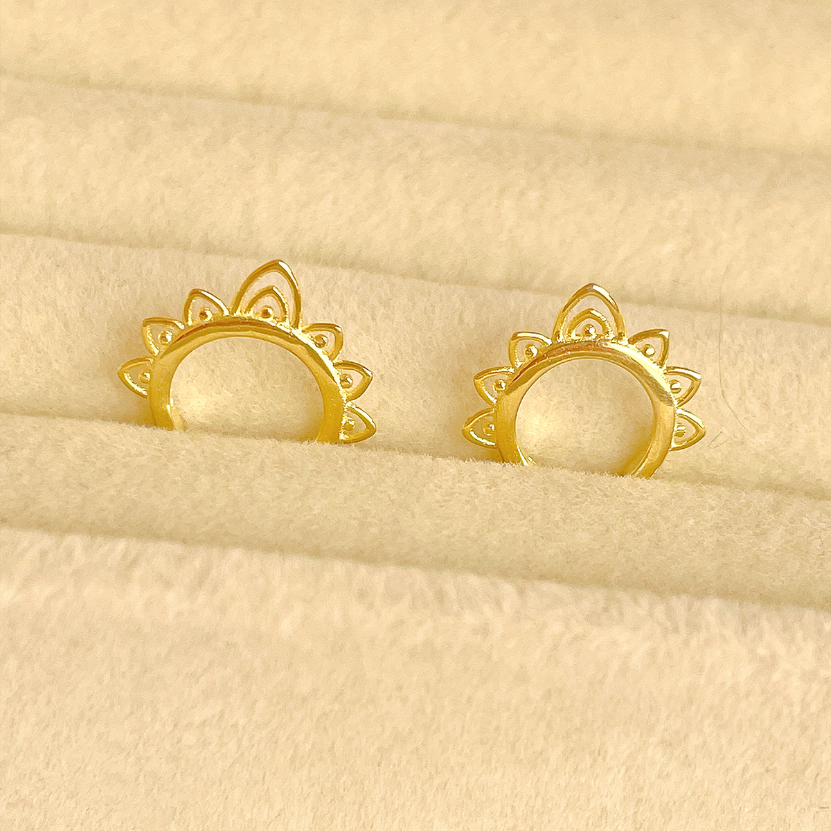 Axelia Gold Earrings
