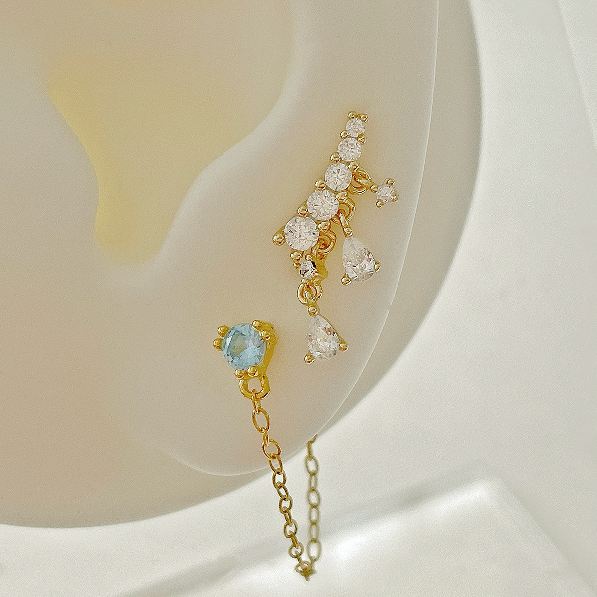 White Gold Clover Earring