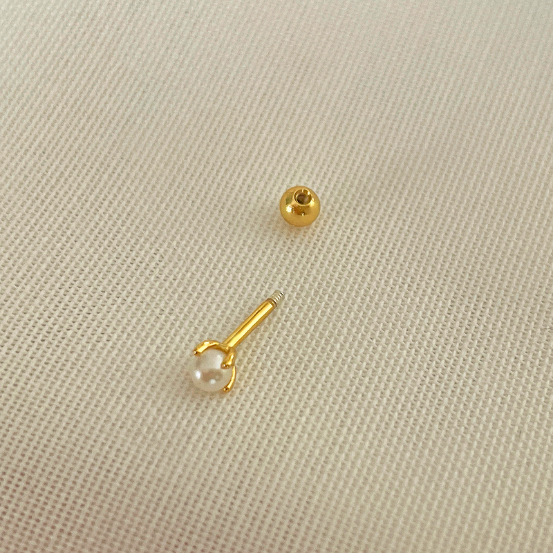 White Gold Clover Earring
