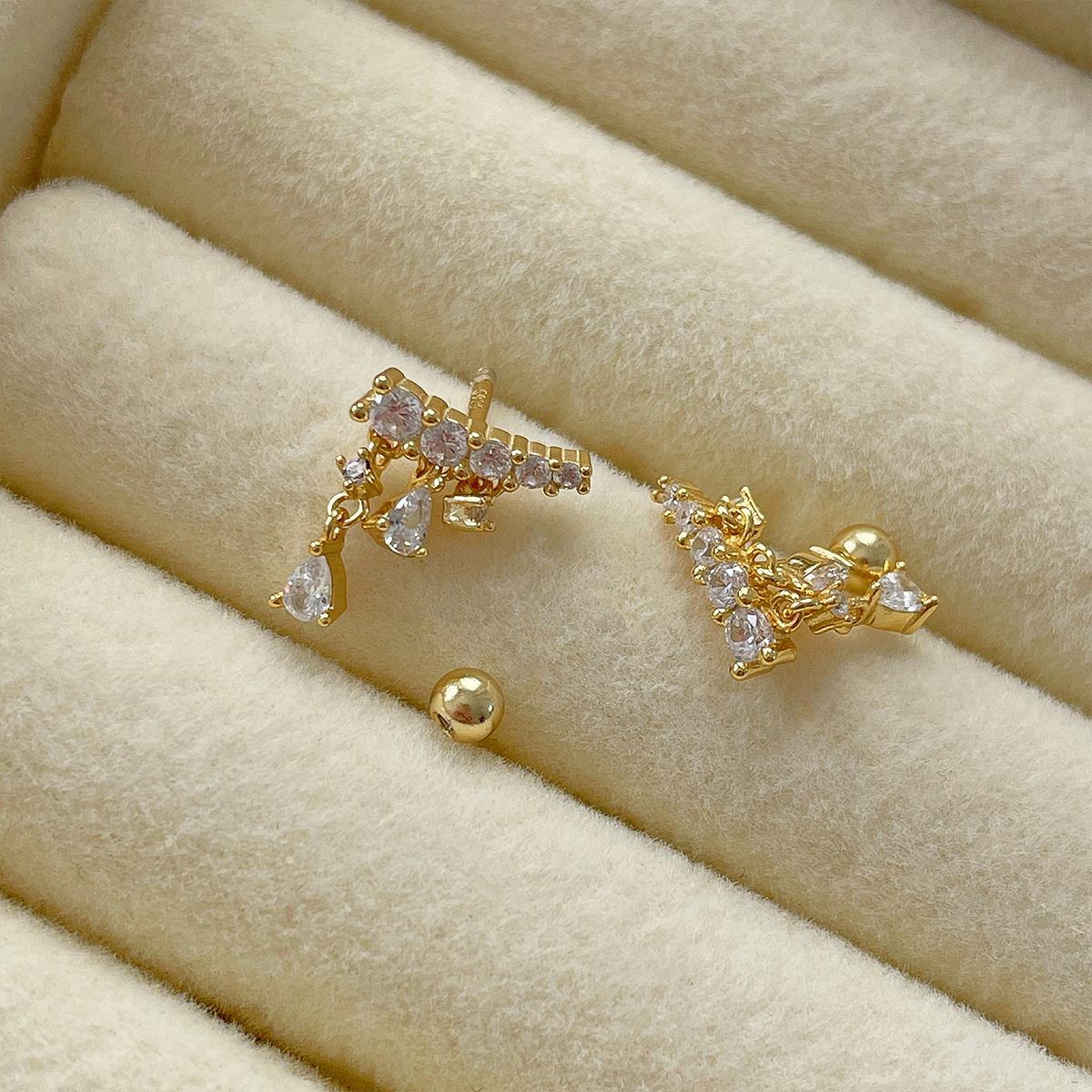 White Gold Clover Earring