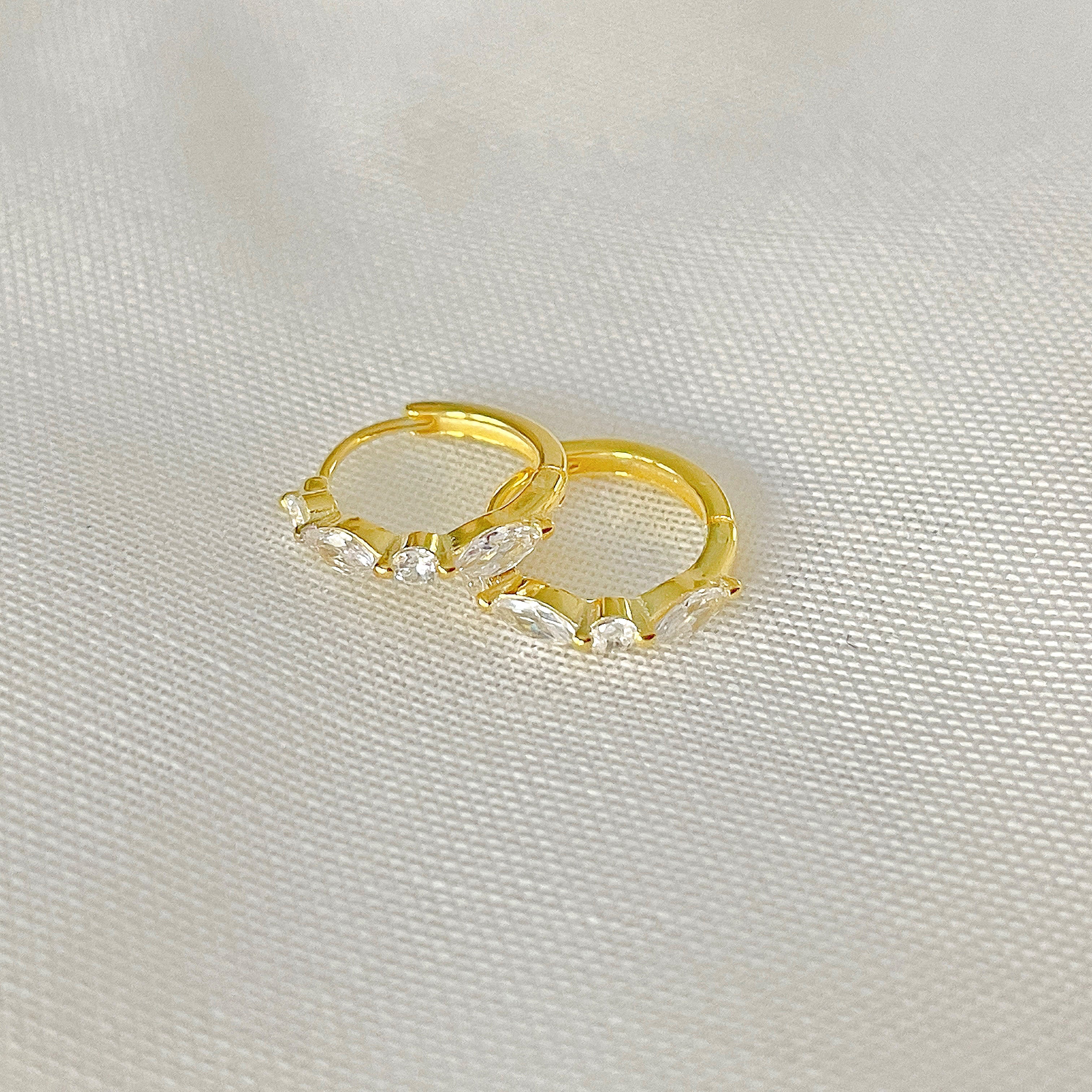 Axelia Gold Earrings