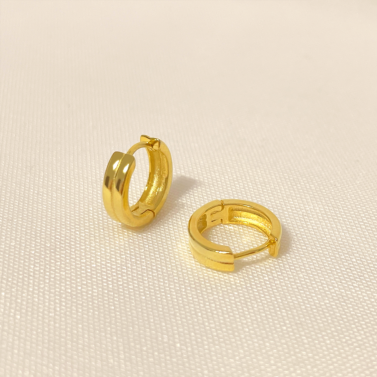 Axelia Gold Earrings