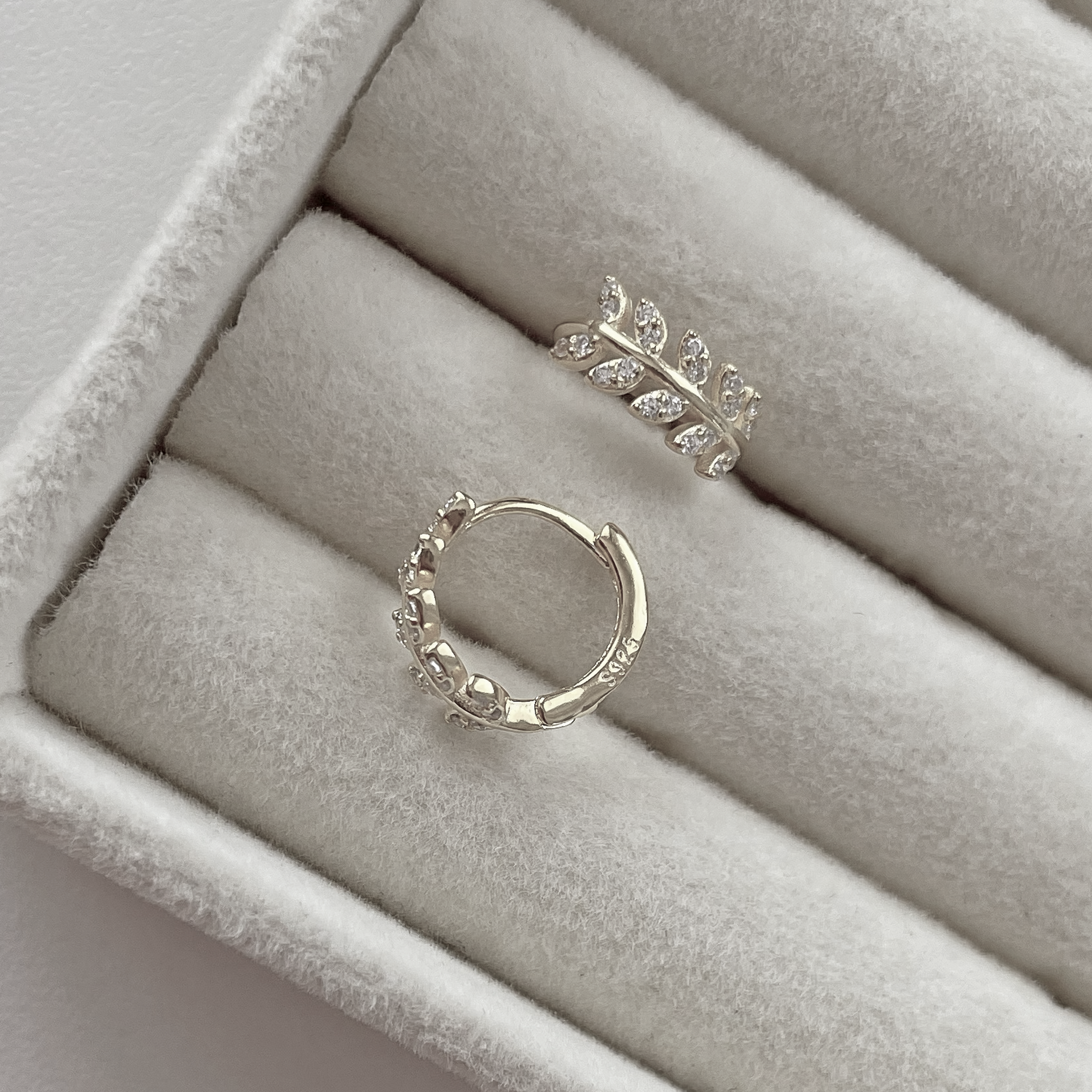 Axelia Gold Earrings