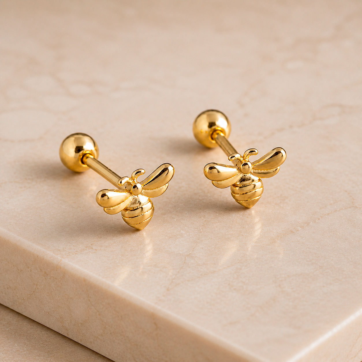 Pendiente Mini Abeja Oro