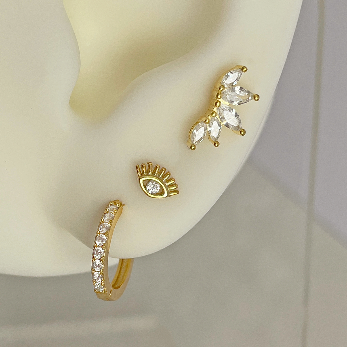 White Gold Tabi Earring