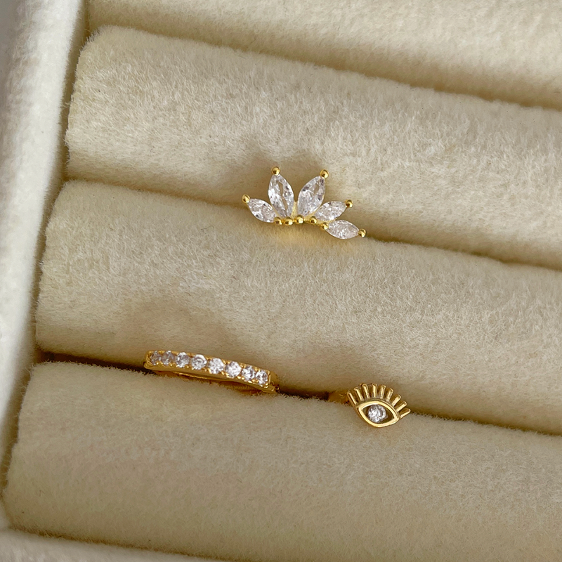 White Gold Tabi Earring