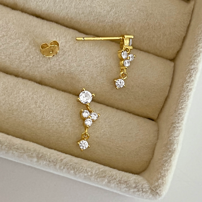 Gold Eyelashes Earring