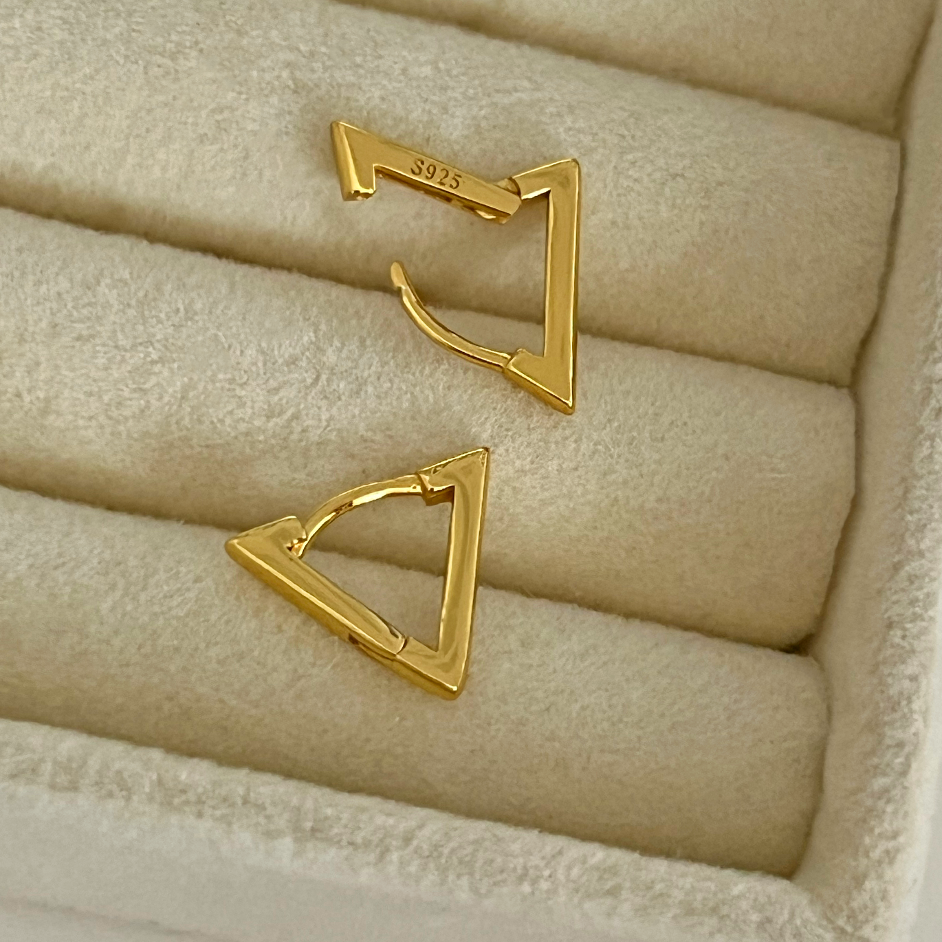 Aros Triángulo Oro