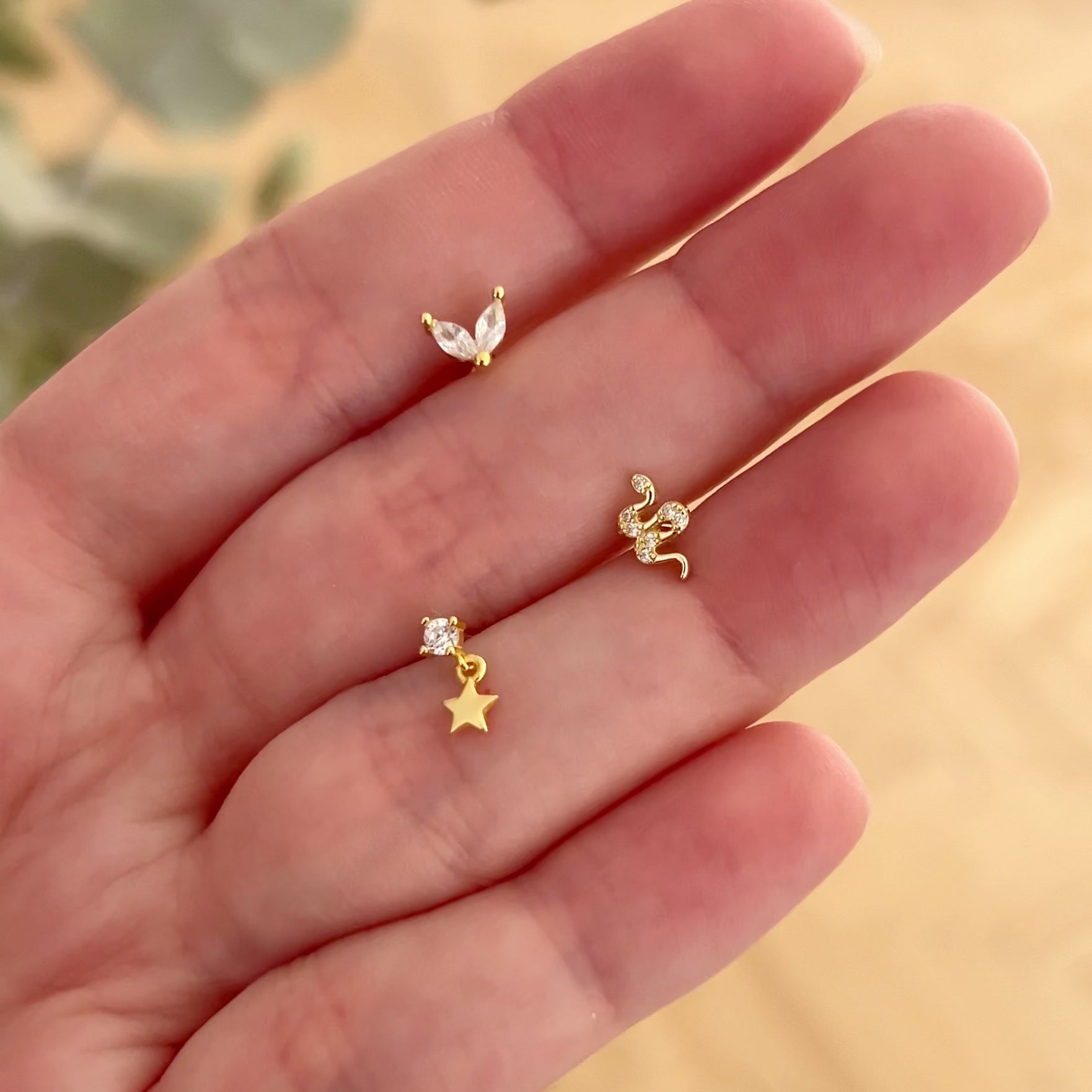 Mini White Flower Earring