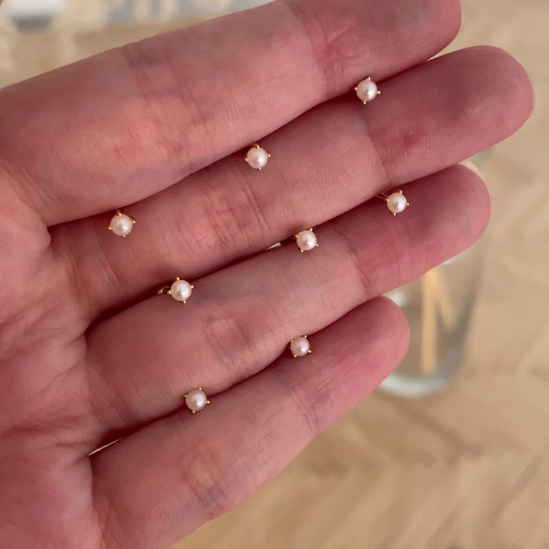 White Gold Clover Earring