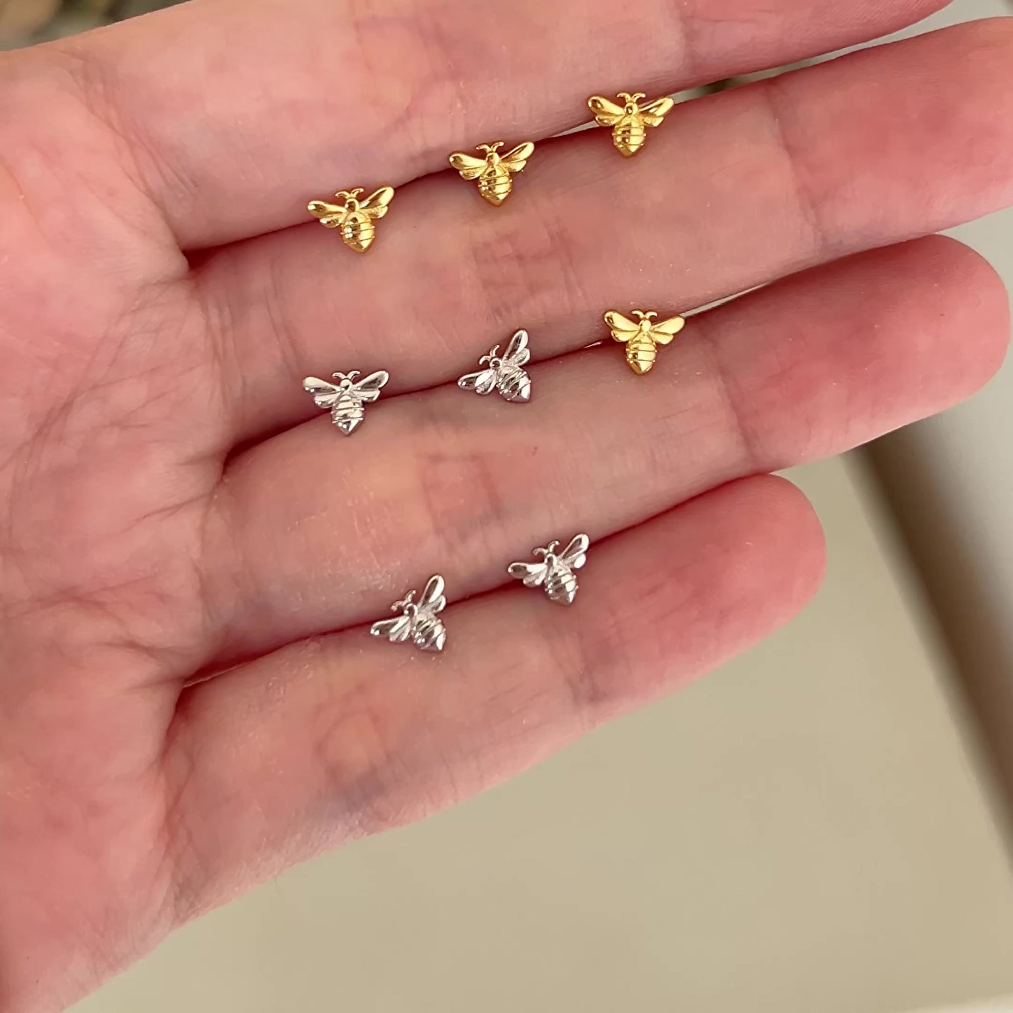 Pendiente Mini Abeja Oro