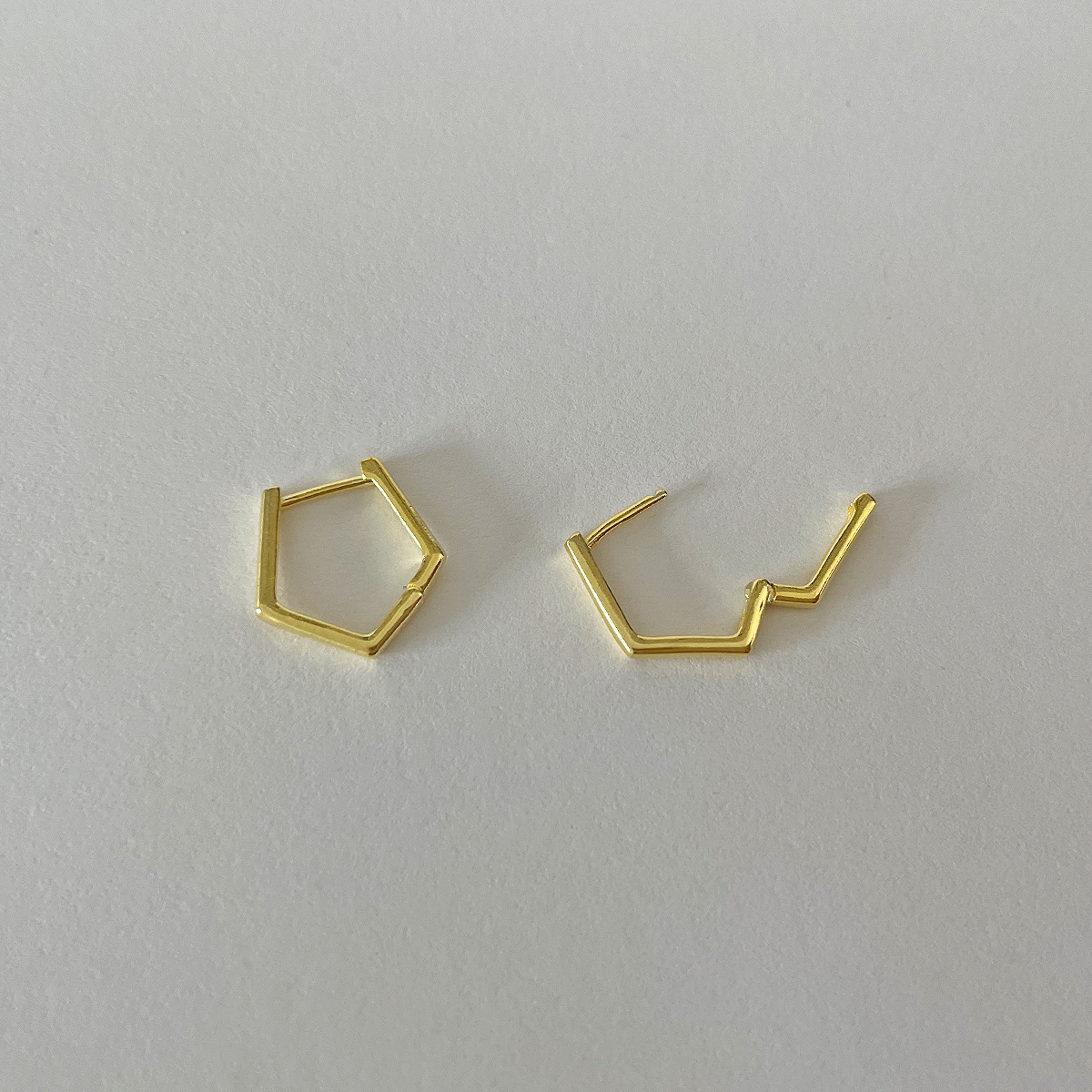 Axelia Gold Earrings