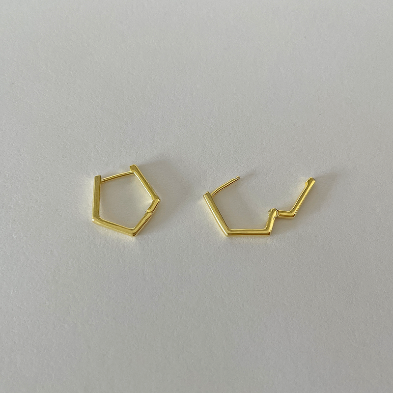 Axelia Gold Earrings