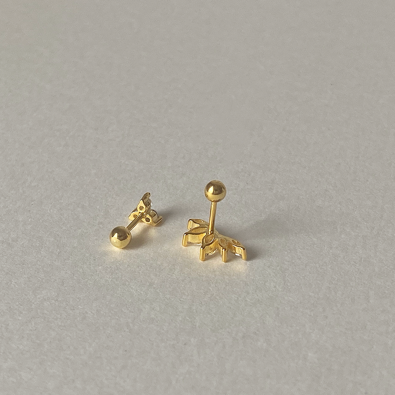 White Gold Tabi Earring